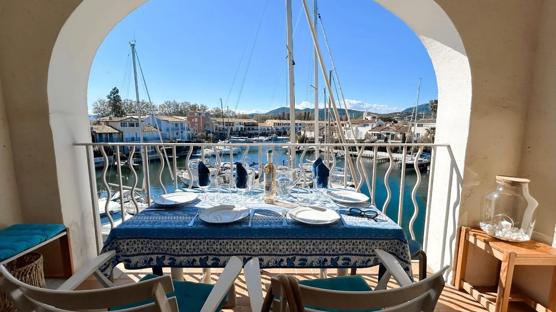 This Comfortable And Bright Apartment Wifi Grimaud France